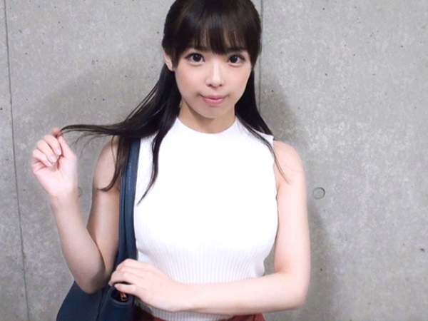 【女子大生3P】『えっ、2本も…？』激カワJDが恥じらいながら初3Pに挑戦！両手にチンポを握り、徐々にメス顔全開で乱れまくるエロすぎる姿に興奮必至♡