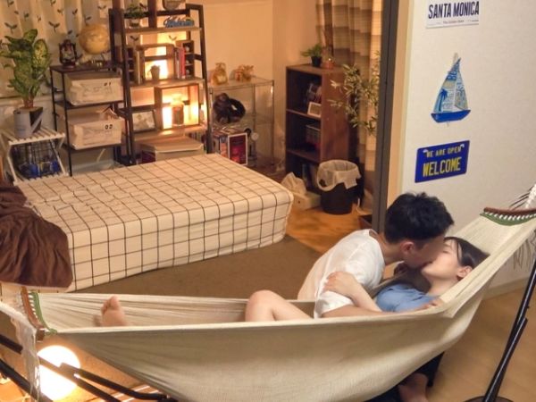 【盗撮×むちむちお姉さん】『ダメ…見られちゃう…』清楚系むちボディ美女が密室で甘いキスと濃厚セックス♥隠し撮りされたイチャラブ性交がエロすぎる！！