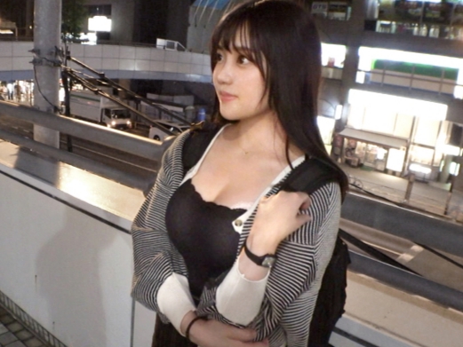 【色白巨乳娘の悶絶プレイ】『あっ…ダメ…そこ気持ちいい…』敏感なワレメを激しくピストンされ、巨乳を揺らしながらとろけるように感じまくる！美白ボディが男たちの欲望を刺激し、激ピスで乱れまくる姿は必見！♡