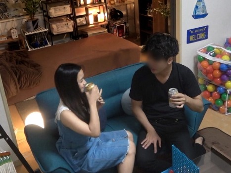 【素人ハーフ美女の誘惑】『もっと感じて…』東南アジア系ハーフの美女が男を連れ込み、チンポを手コキしながら乳首を責めまくる！♡容赦ないテクで連続ピストンさせ、ハメまくるエロプレイ！