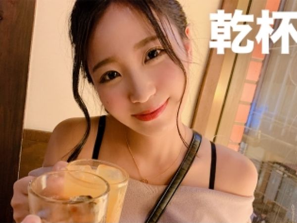 【彼氏持ち美女の危険な遊び】スレンダー美乳の欲求不満ギャルとホテルで浮気SEX！スケスケ衣装で誘惑され、騎乗位で激しく腰振る姿にメロメロ♡彼氏には内緒のエロすぎる秘密の時間！