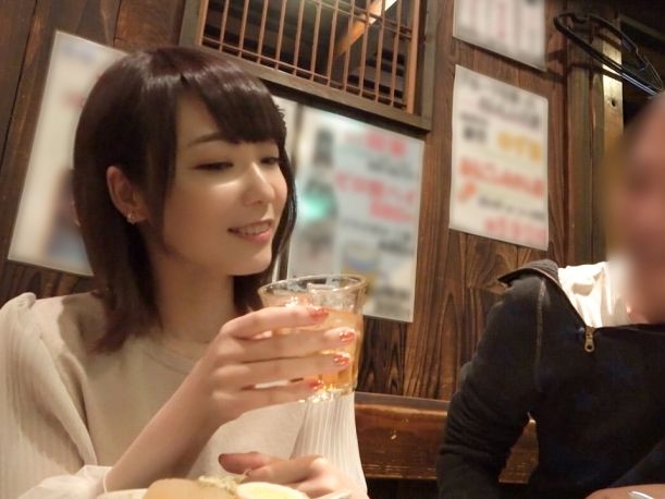 【新宿OLの裏の顔】スレンダー美女、仕事帰りにナンパされホテルで本性暴露！敏感な乳首を責められ、マ●コびしょ濡れでエロモード全開！欲求不満な本性を激しく解放！♡