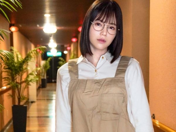 【陰キャ女子の秘密の同棲】『もう…我慢できない…』ラブホ清掃員のウブな彼女がダメニートと禁断の生活！不眠症の夜に中出しセックスで癒し合う♡