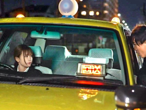 【タクシー女子の危険な同棲】『えっ…家でするの？』好奇心からナンパ男を自宅に招いたら、濃厚セックスにハマっちゃって毎日ヤリまくり同棲生活！！♡