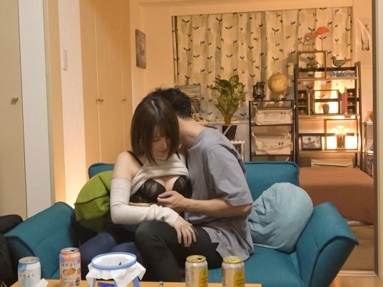 【ナンパ成功！】色白スレンダー美女を口説いてヤリ部屋へGO！従順な彼女は勃起チンポに夢中で、エッチなご奉仕しちゃう♡盗撮カメラが捉えた生々しいセックス！