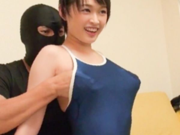 【童顔美女のスク水着衣プレイ】水着から溢れる美乳を揉まれ、恥ずかしそうな表情がたまらない！着衣のままエッチなことをさ