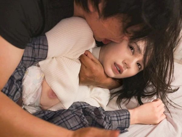 【巨乳美少女の危険な秘密】『やめて…彼氏がいるの！』弱みを握られたバイト先の同僚に、無理やり犯される巨乳JK！イラマで喘ぐ姿がエロすぎる…◆