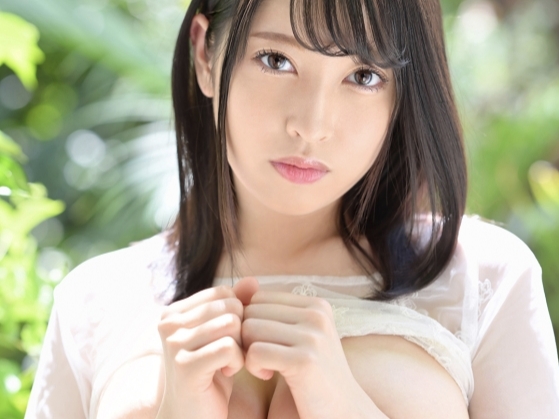 【巨乳美女の階段セックス】ぷるぷる巨乳を揺らしながら感じまくる！階段で淫らに絡み合う濃厚ファック！巨乳美女が乱れまくる姿に興奮必至！誰かに見られちゃうかも…というスリルもたまらない！♡