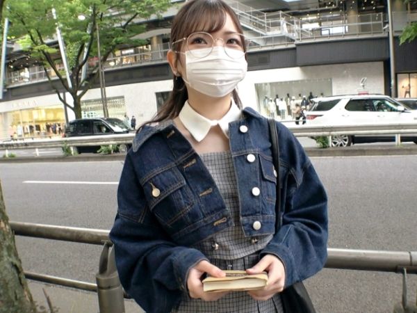 【知的な眼鏡お姉さんが乱れる】書店員の色白スレンダー美女が奥まで突かれて連続絶頂！敏感ボディが震えまくるエロすぎるセックス！♡