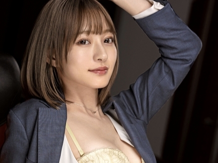【スレンダー痴女OLの逆襲】細身ボディのOLが肉棒に跨り、快感に溺れる！スーツの下は敏感なカラダ、ヨガリまくりのエロい腰使いで男を翻弄する！